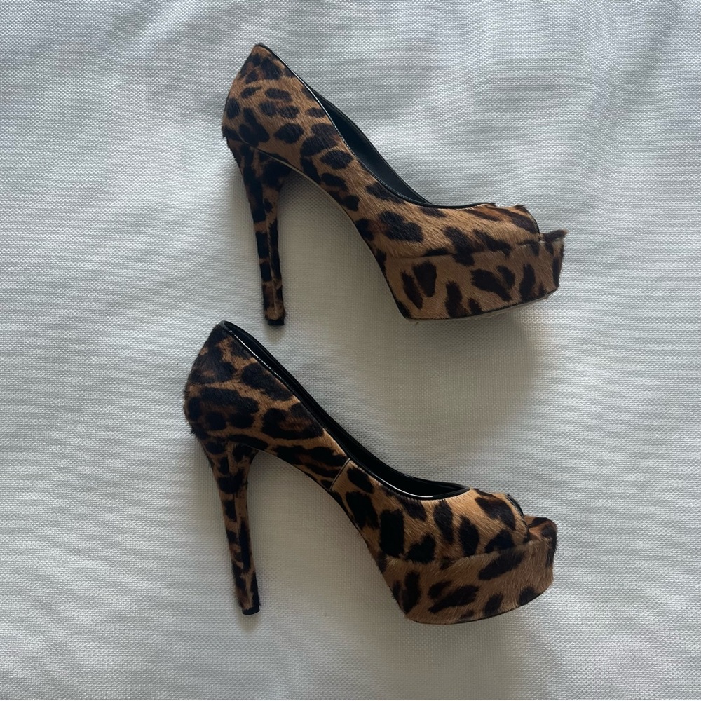 B Brian Atwood Leopard Peep-toe Pumps Size 7.5